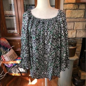 EST. 1946 SIZE XLARGE GREEN AND BLACK 3/4 SMALL BELL SLEEVE